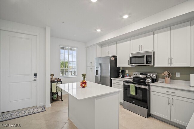 Building Photo - 15285 Grn Acrs Ave