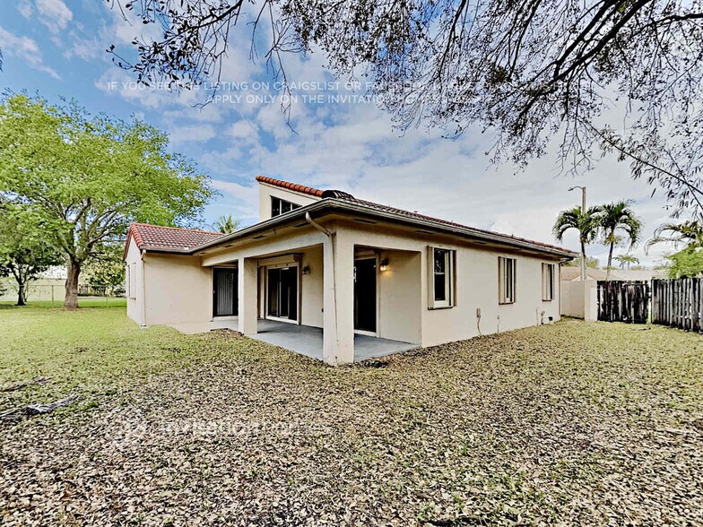 Building Photo - 15510 Queens Grant Ct