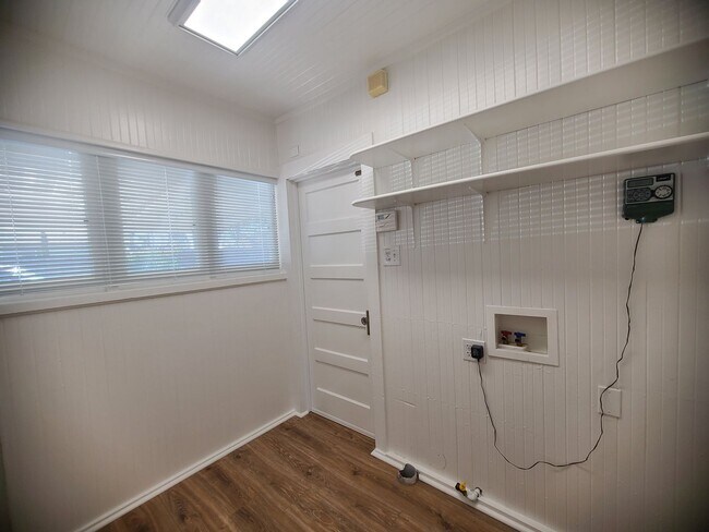 Building Photo - Action Properties R.E.S. Inc offering Central Roseville 2 Bed, 1bath  Carport Parking, Large yard...