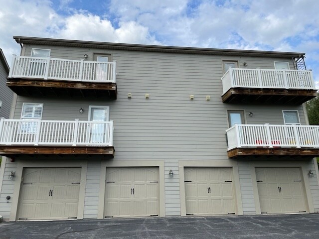 Garage / Balcony - 4323 Capri Way