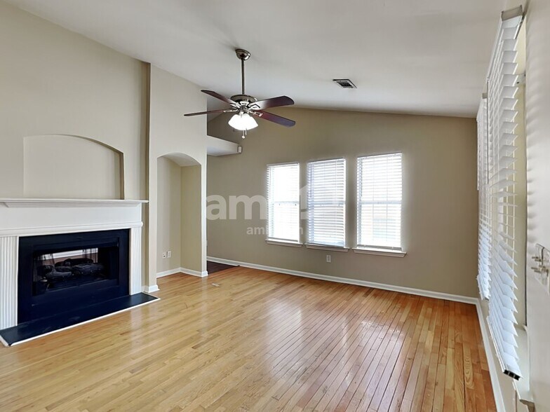 Building Photo - 409 Fairlawn Dr