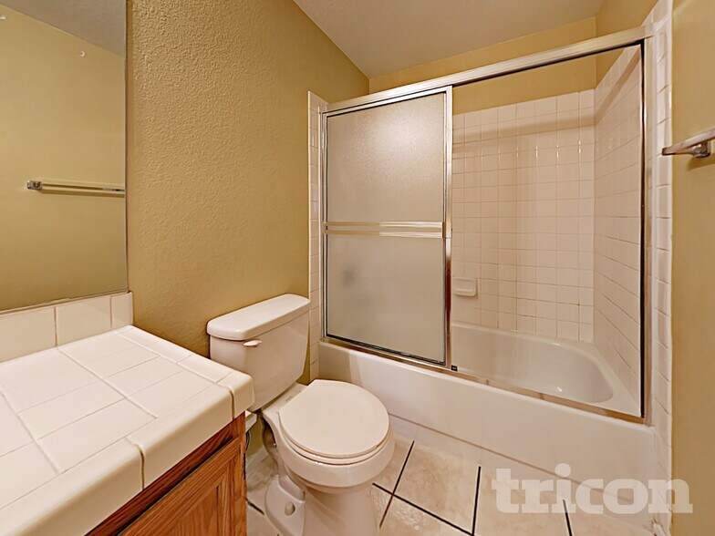 Building Photo - 610 Largo Azul Ave