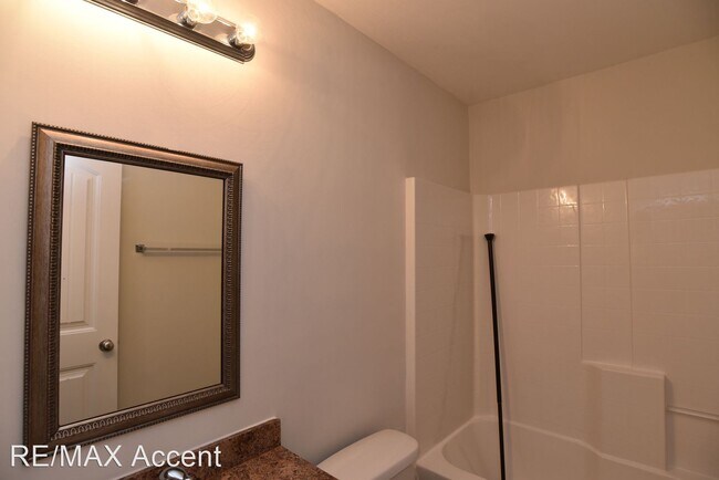 Building Photo - 3 br, 2.5 bath House - 325 Canyon Oak Loop