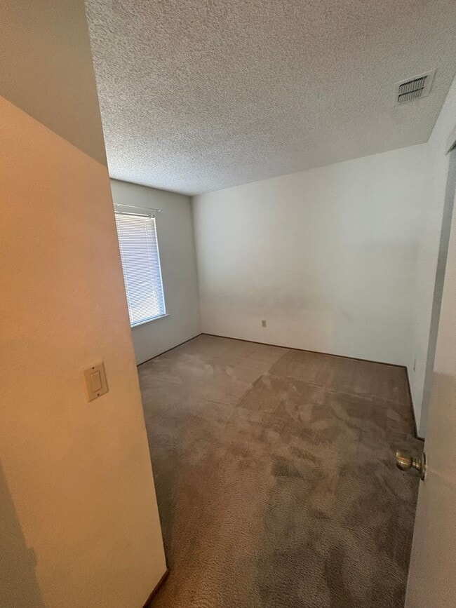 Building Photo - Spacious 3bed/2bath home in Antelope