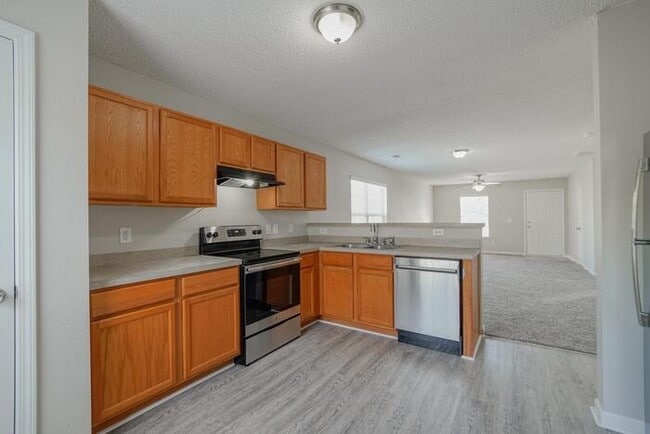 Building Photo - 402 Wincrest Ln