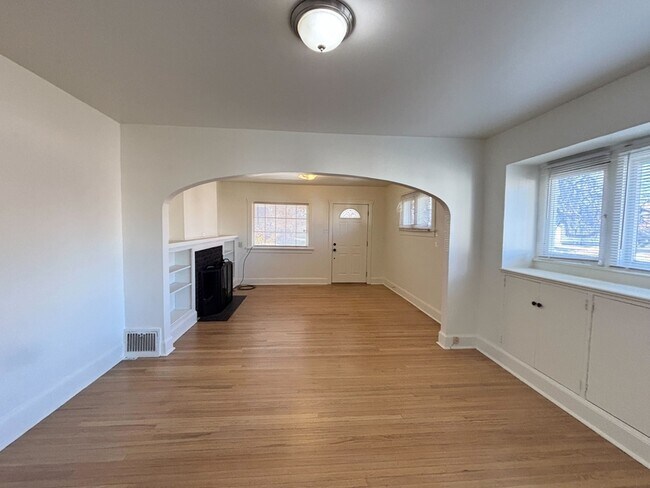 Building Photo - 361-361 Williams Ave S