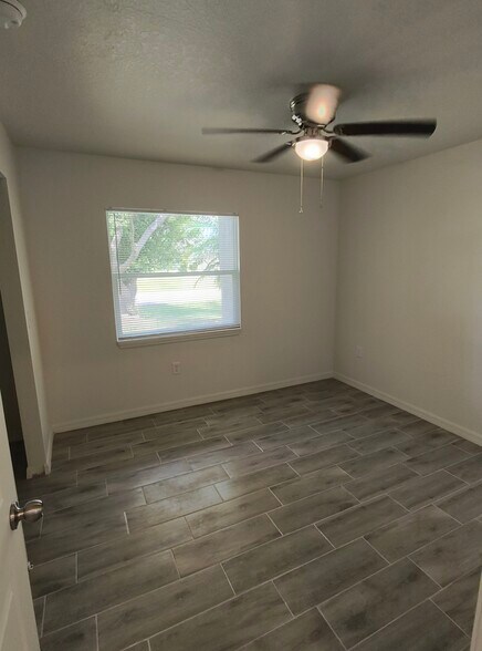 Building Photo - 1129 Presque Isle Dr