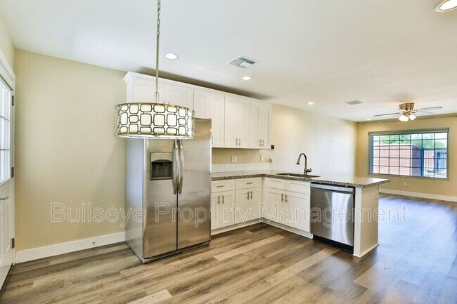 Building Photo - 5119 S 11th Pl