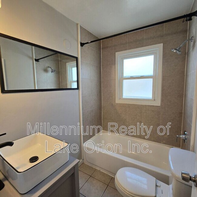 Building Photo - 715 Kenilworth Ave