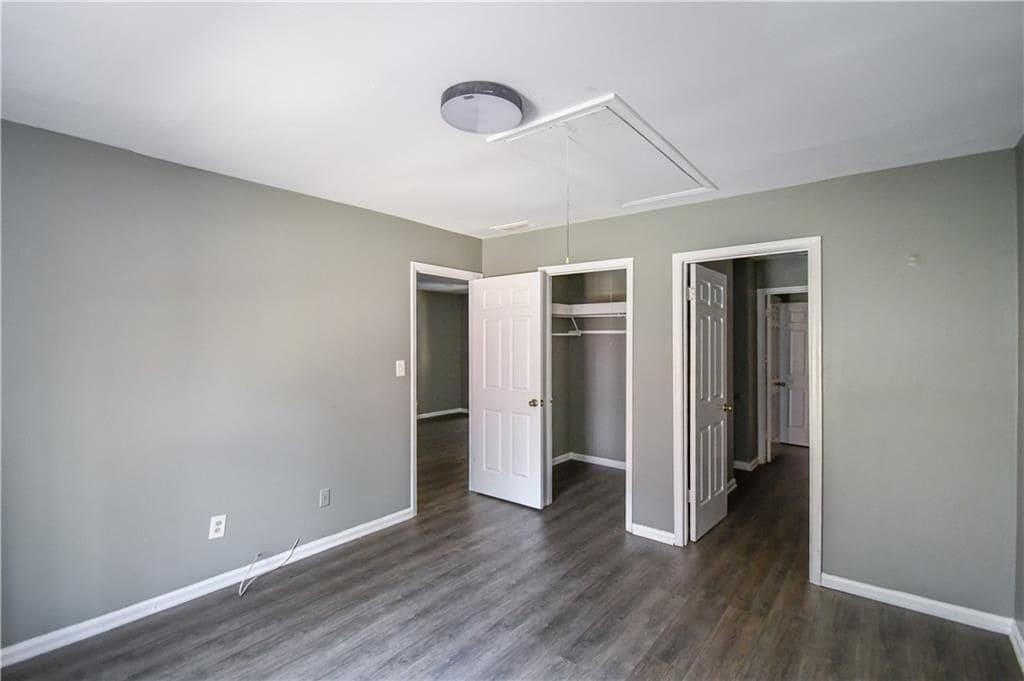 Building Photo - 735 Oak Dr