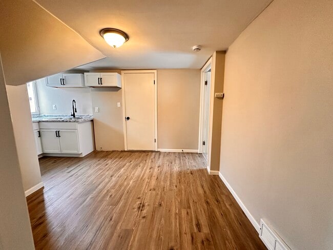 Building Photo - 2704 W Concordia Ave