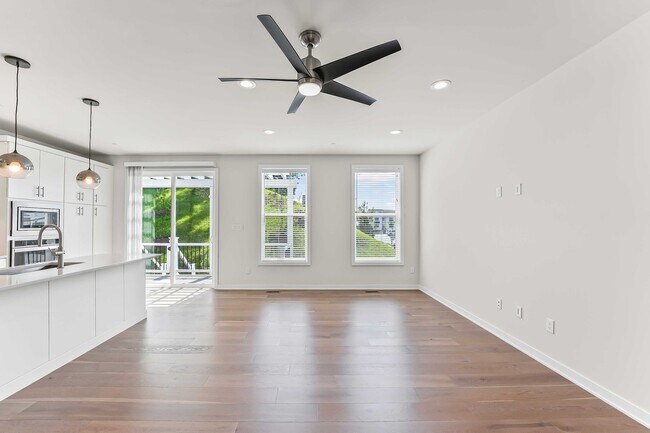 Building Photo - 178 Kennedy Dr