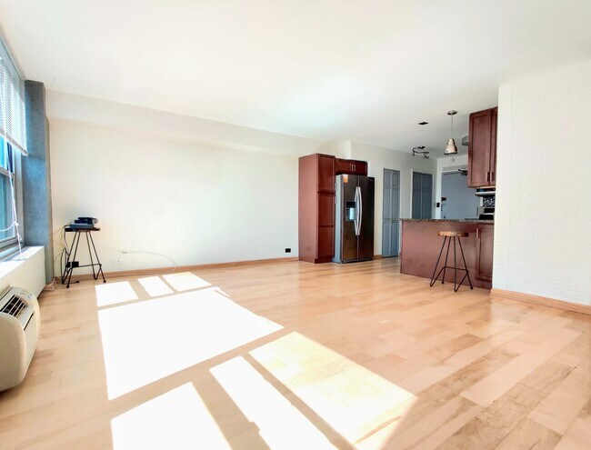 Building Photo - 3600 N Lake Shore Dr