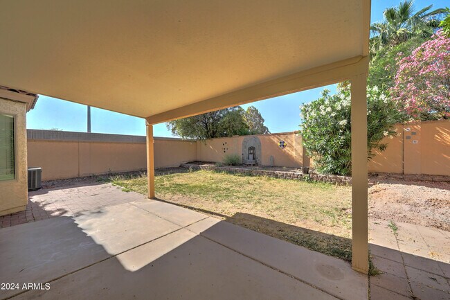 Building Photo - 8804 E Charter Oak Dr