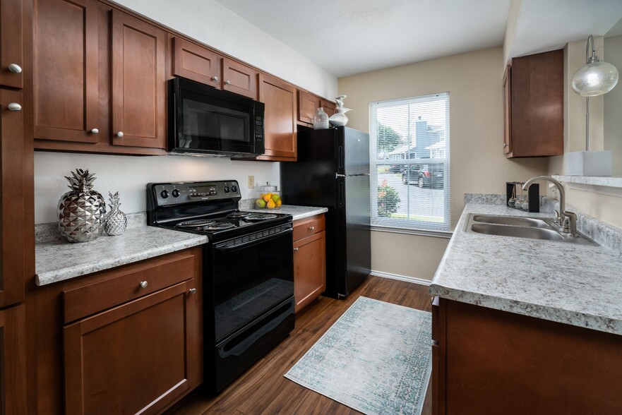 Spacious Kitchens with Pantries - Windridge Townhomes