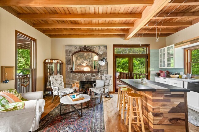 Building Photo - Private Architectural Estate Minutes from ...