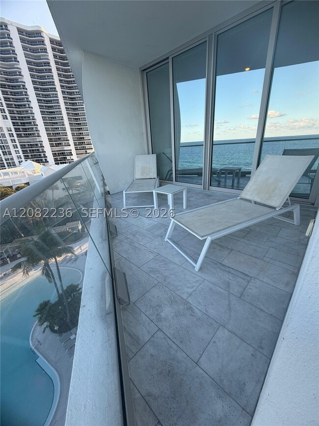 Building Photo - 16901 Collins Ave