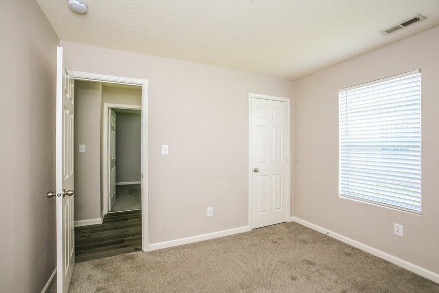 Building Photo - 5614 Sweet River Dr
