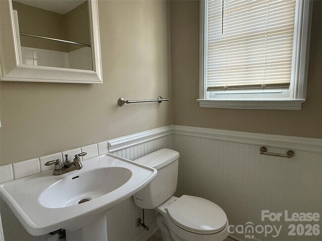 Building Photo - 524 Wakefield Dr