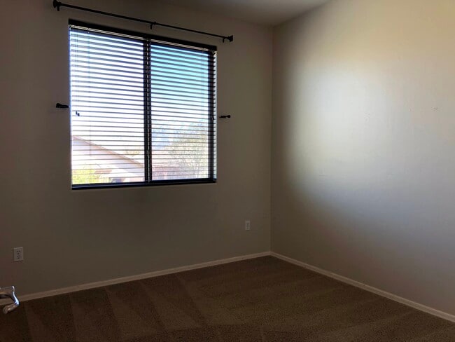 Building Photo - 12866 Bloomington Loop