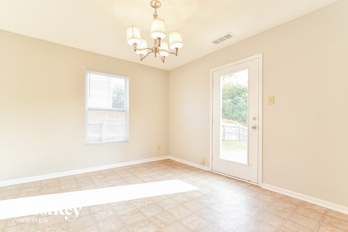 Building Photo - 723 Sedgewick Ln