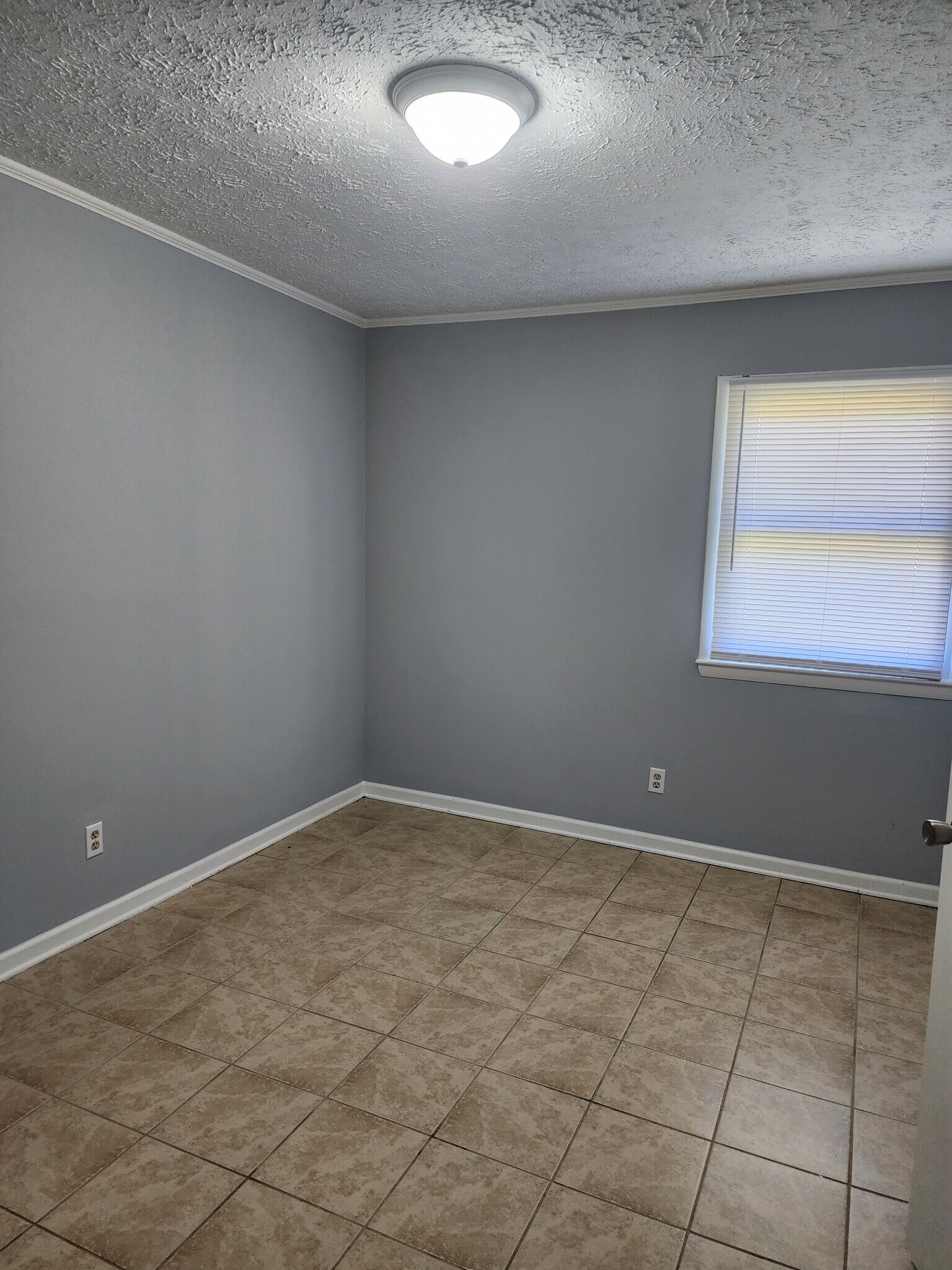 Building Photo - 2408 Crabtree Ct