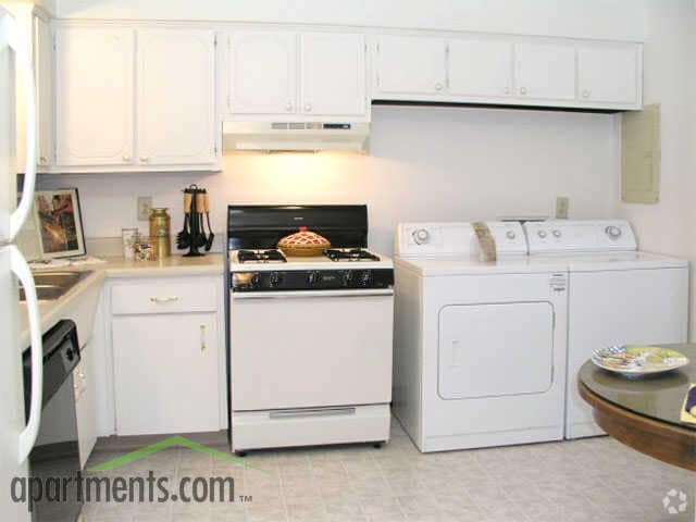 Kitchen - Hunter's Ridge Apartments