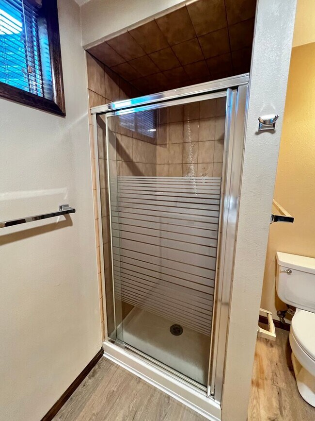 Building Photo - Beautiful 4 Bed, 2 Bath House in South Fort Collins! Avail. June 10th!