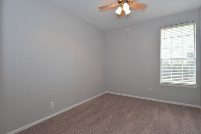 Building Photo - 20415 Lonestar Oak St