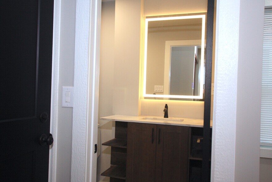 Building Photo - 5014 Seminole St