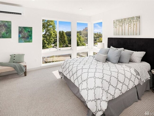 Building Photo - 1631 S King St