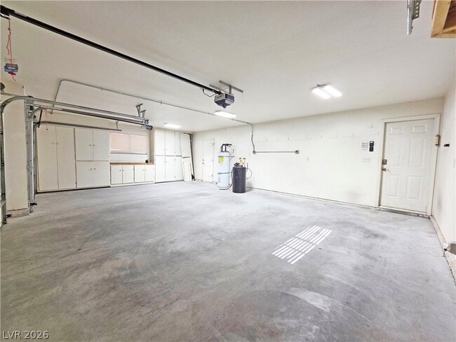 Building Photo - 3630 E Vineyard Dr