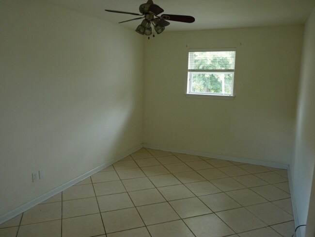 Building Photo - 8506 Valor Dr