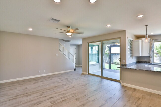 Building Photo - 9805 E Specter Dr