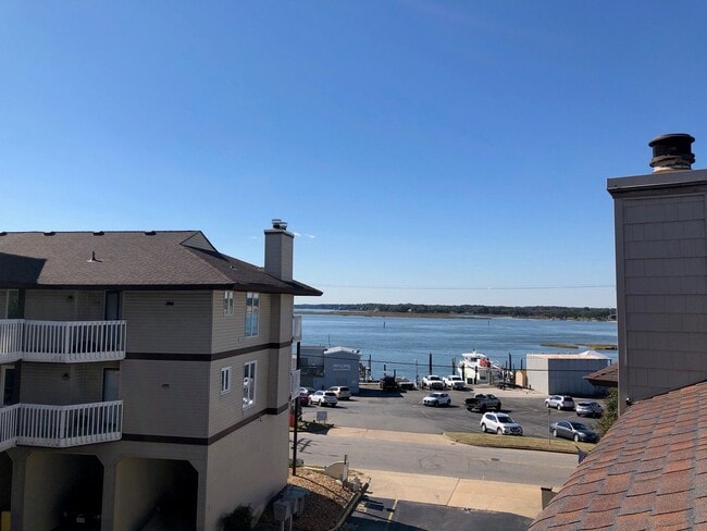 Building Photo - VISTA POINTE
