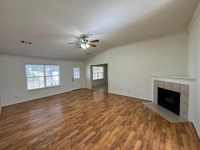 Building Photo - Nice 3 bedroom 2 bathroom home in Bryant