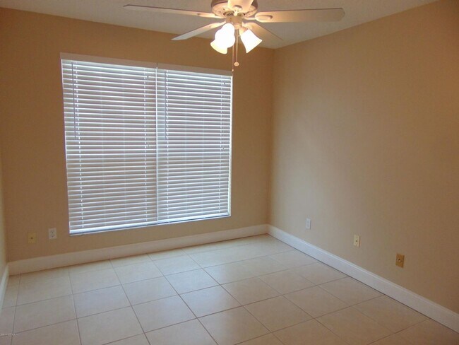 Building Photo - "NEW YEAR'S SPECIAL $500 OFF FIRST FULL MO...