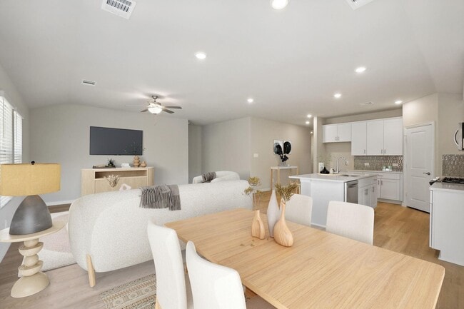 Building Photo - 2204 Dunbar Dr