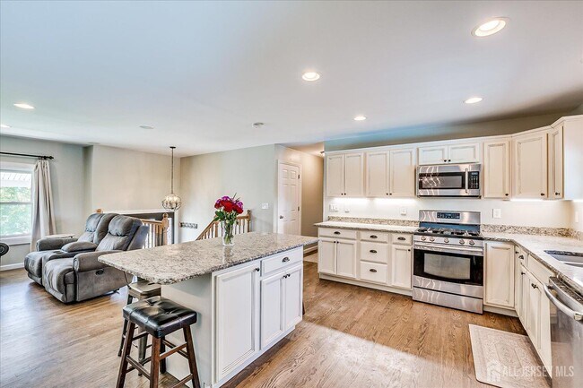 Building Photo - 25 Yorktowne Dr