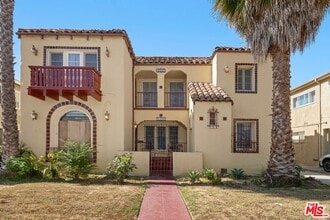 Building Photo - 8544 Saturn St