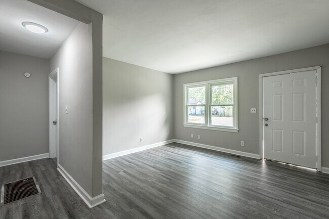 Building Photo - 5107 Sunbeam Ave