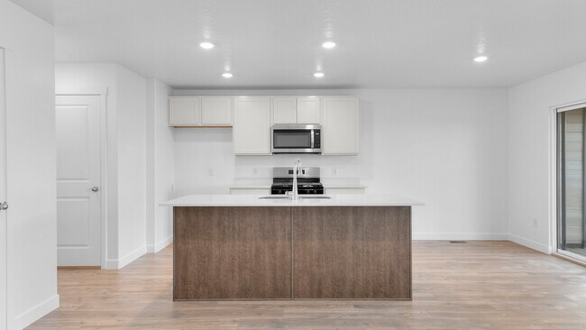 Building Photo - 4550 Horton Wy