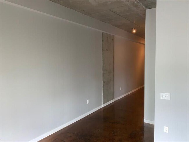 Building Photo - 335 W Ponce de Leon Ave