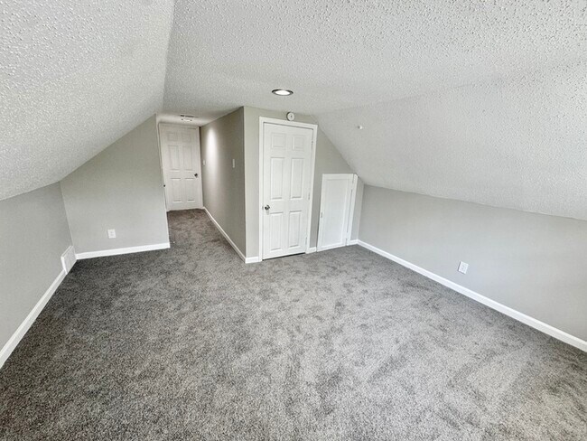 Building Photo - 3557 Kearney Ave