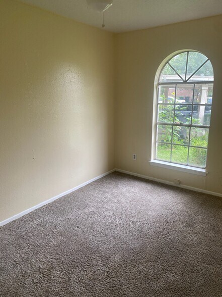 Building Photo - 9846 Gillman St