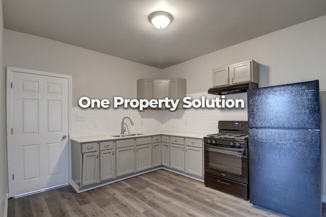 Building Photo - 437 Hovey St