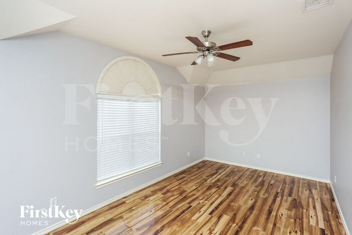 Building Photo - 7949 Greengate Dr