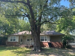 Building Photo - 1 Bedroom Duplex!!!
