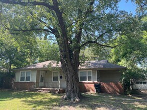 Building Photo - 1 Bedroom Duplex with private parking