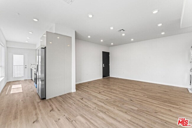 Building Photo - 3105 Bellevue Ave